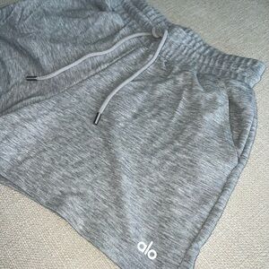 Alo Yoga Dreamy Short in Athletic Heather Grey